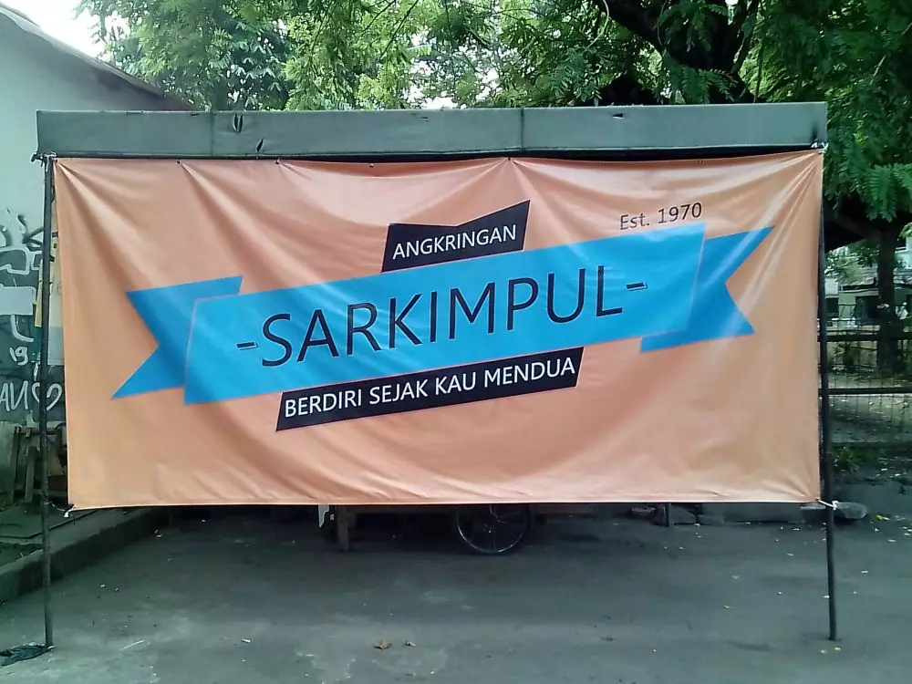 Nama angkringan di spanduk © berbagai sumber