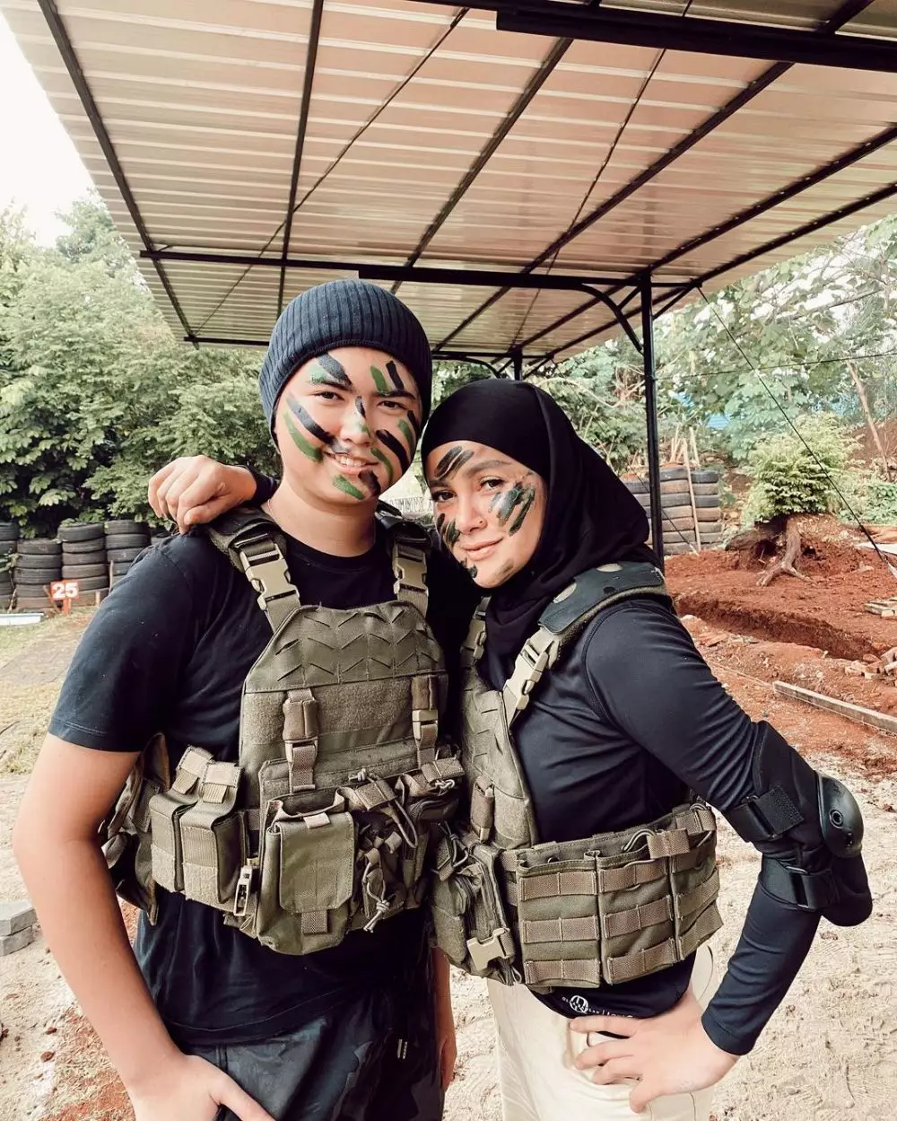 Momen Olla Ramlan dan putra sulungnya © Instagram