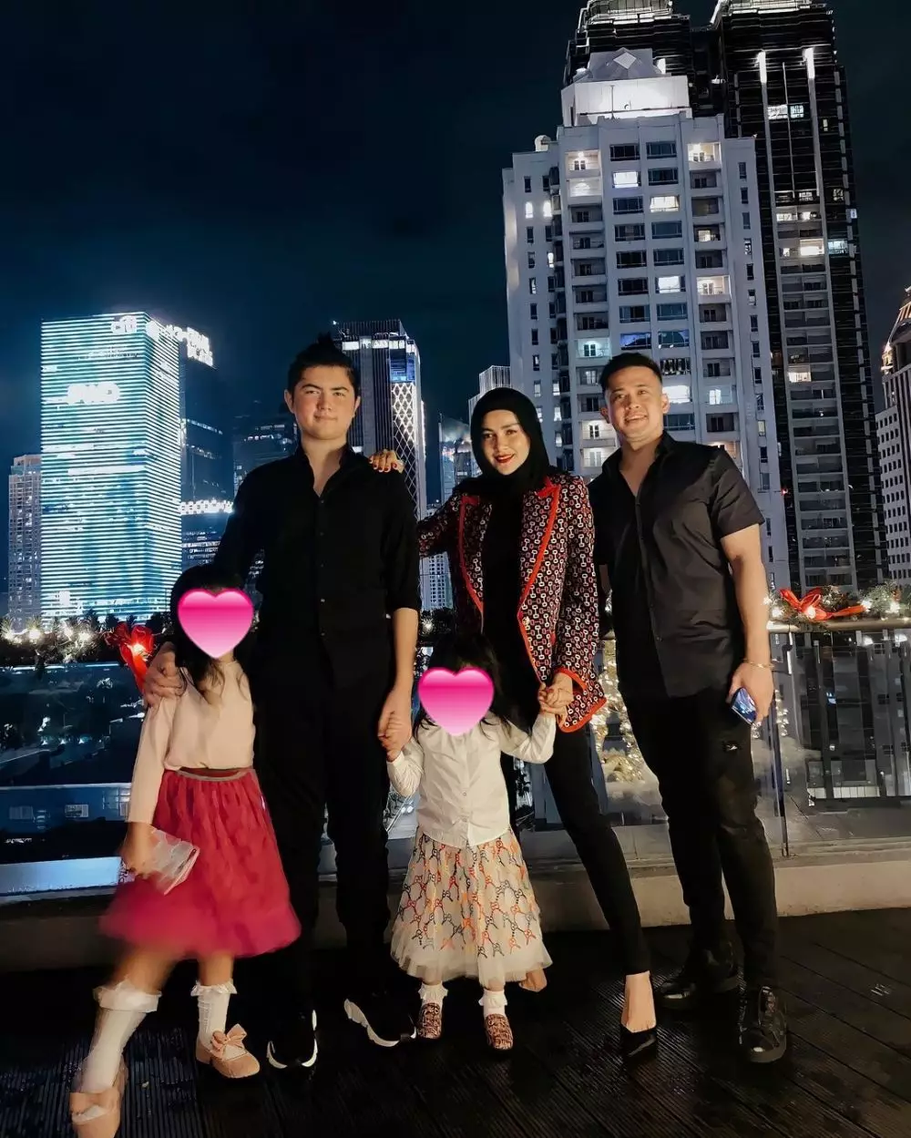 Momen Olla Ramlan dan putra sulungnya © Instagram