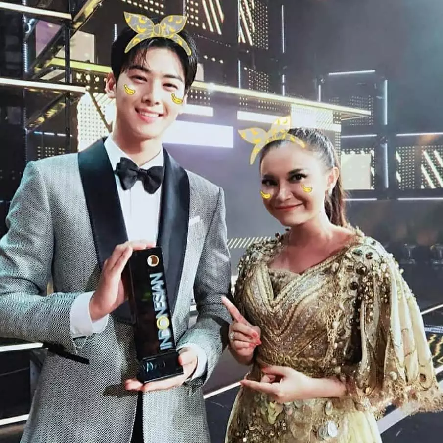 Rossa dan Cha Eun-woo © Instagram