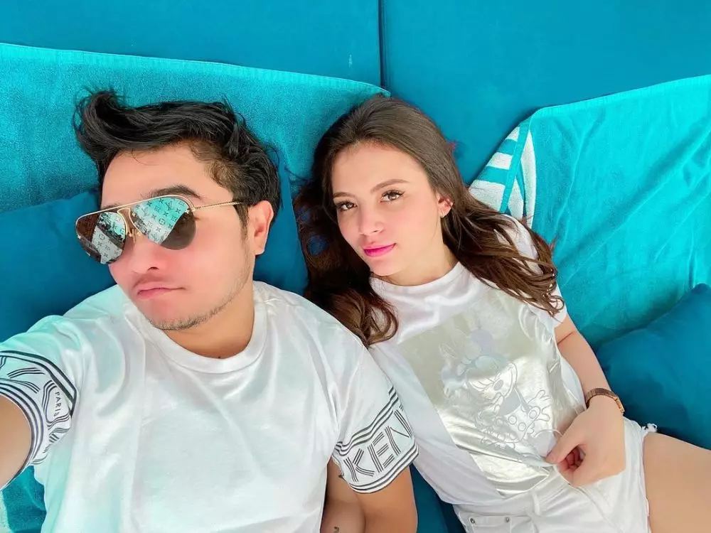Abash dan pacar barunya Instagram
