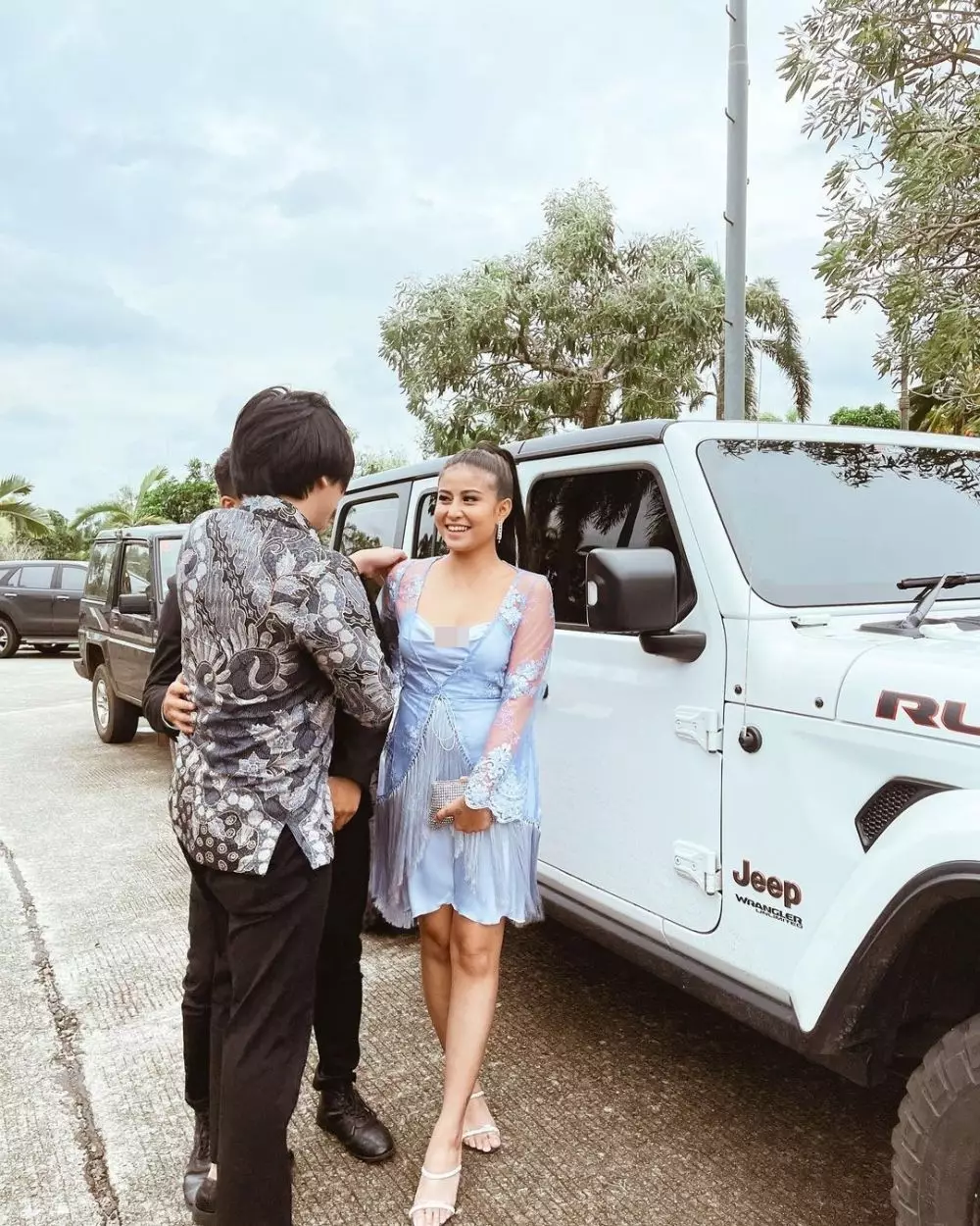 Awkarin dan mantan ke kondangan © Instagram