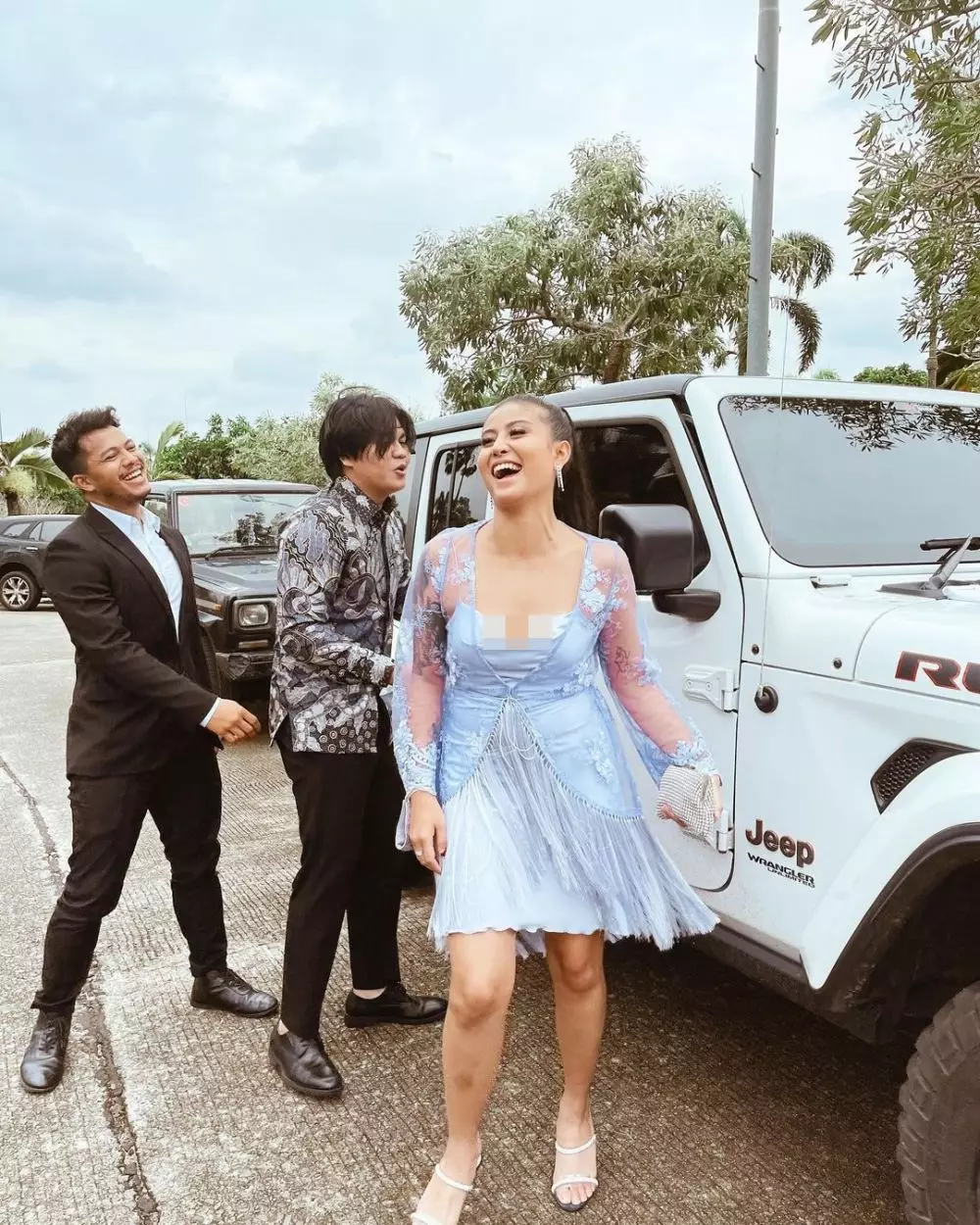 Awkarin dan mantan ke kondangan © Instagram