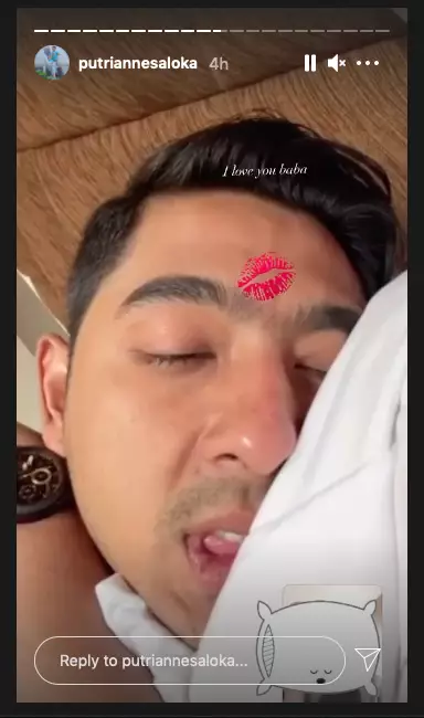 Putri Anne pamer video call sama suami © 2021 brilio.net