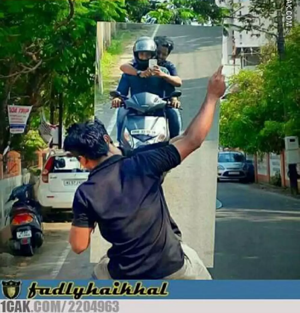 orang mirror selfie © Berbagai Sumber orang mirror selfie © Berbagai Sumber
