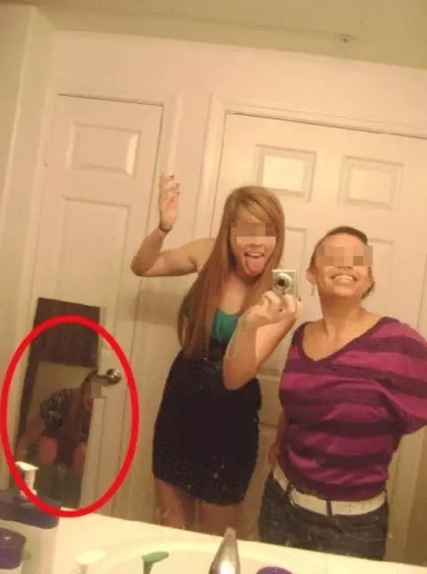 orang mirror selfie © Berbagai Sumber orang mirror selfie © Berbagai Sumber