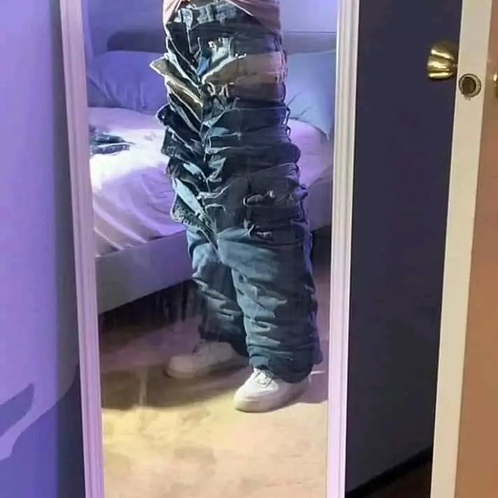 orang mirror selfie © Berbagai Sumber orang mirror selfie © Berbagai Sumber