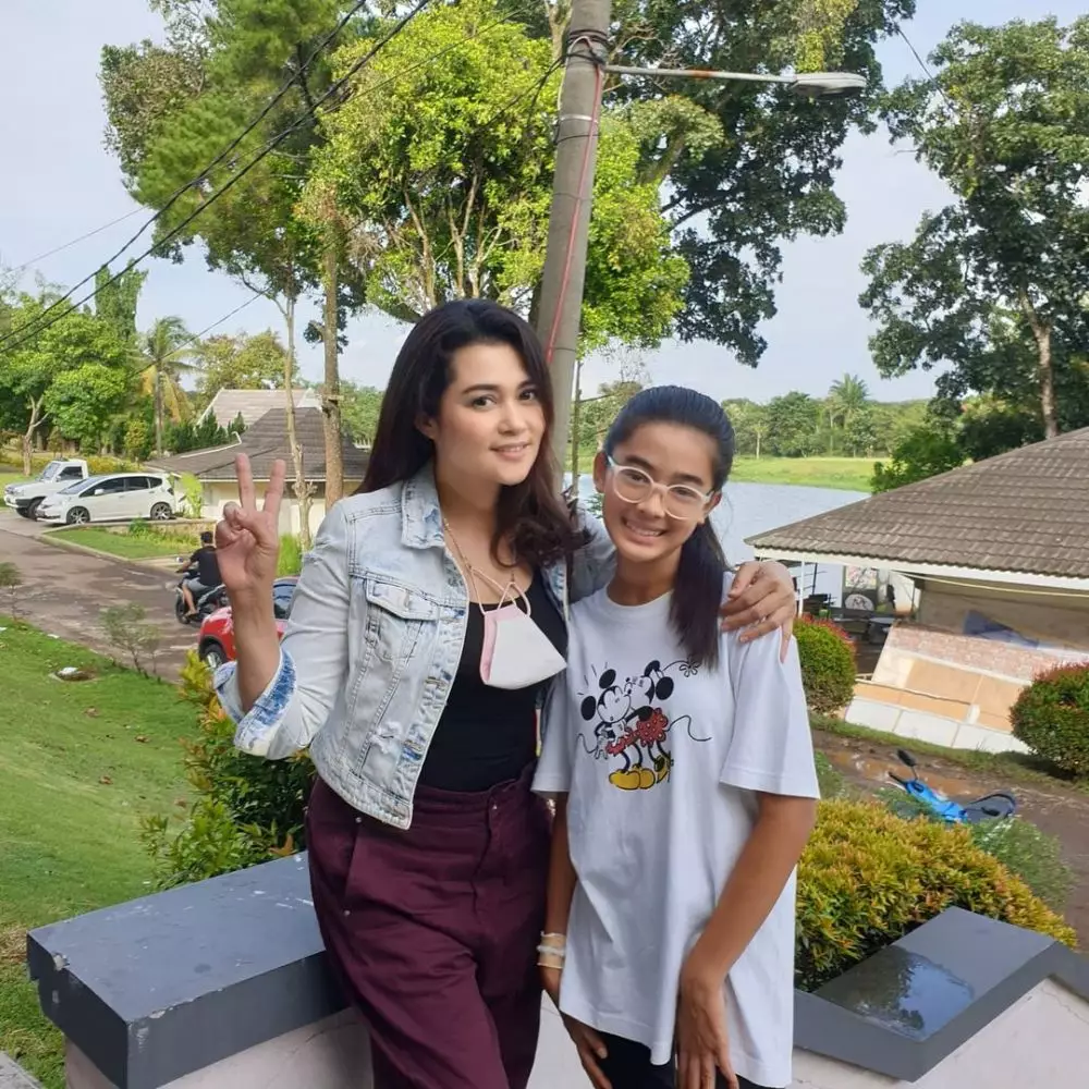 Pesona pesinetron usia 40-an © Instagram