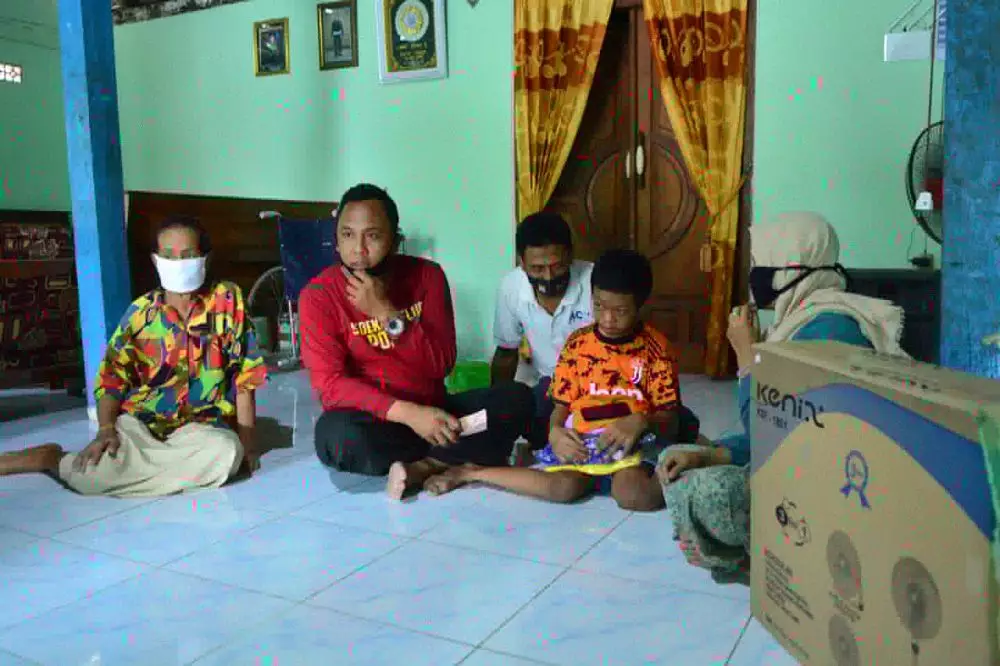 sosok polisi mengayomi ODGJ Twitter