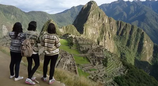 website traveling © 2016 brilio.net