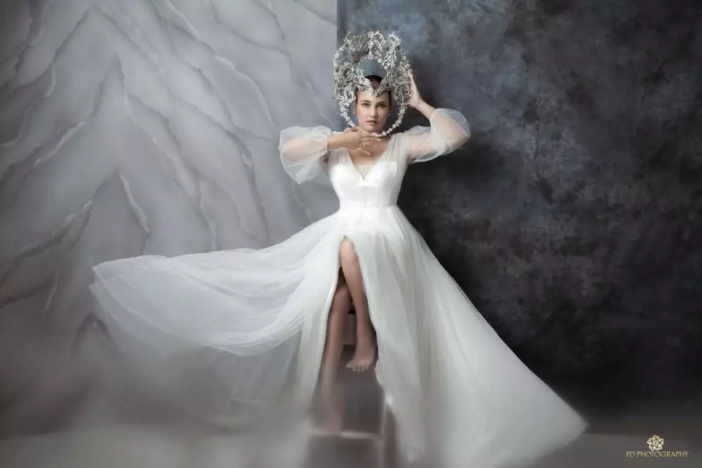 Pemotretan Feby Febiola dengan mahkota eksotis © Instagram