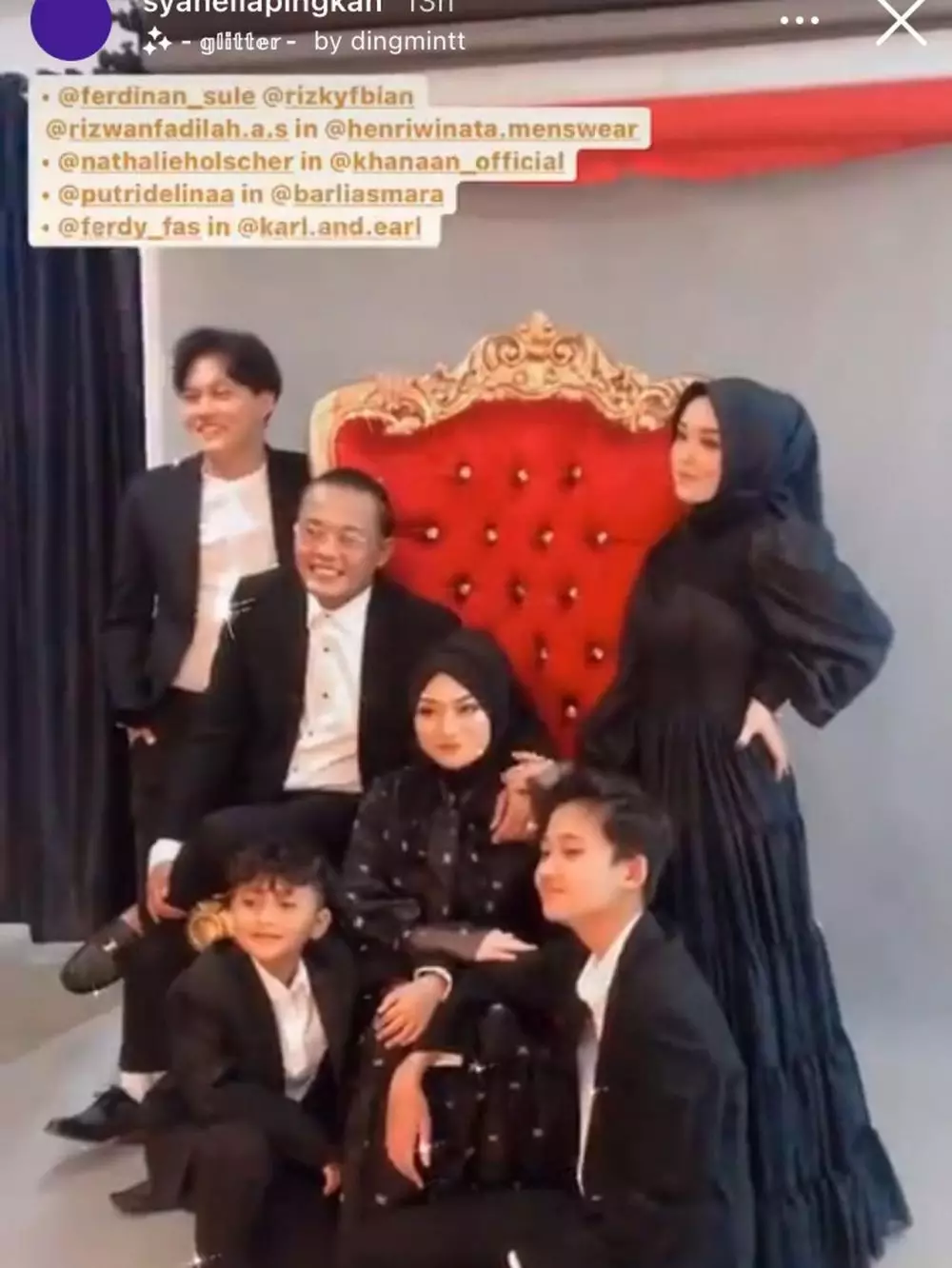 Momen pemotretan keluarga Sule © 2021 brilio.net Momen pemotretan keluarga Sule © 2021 brilio.net