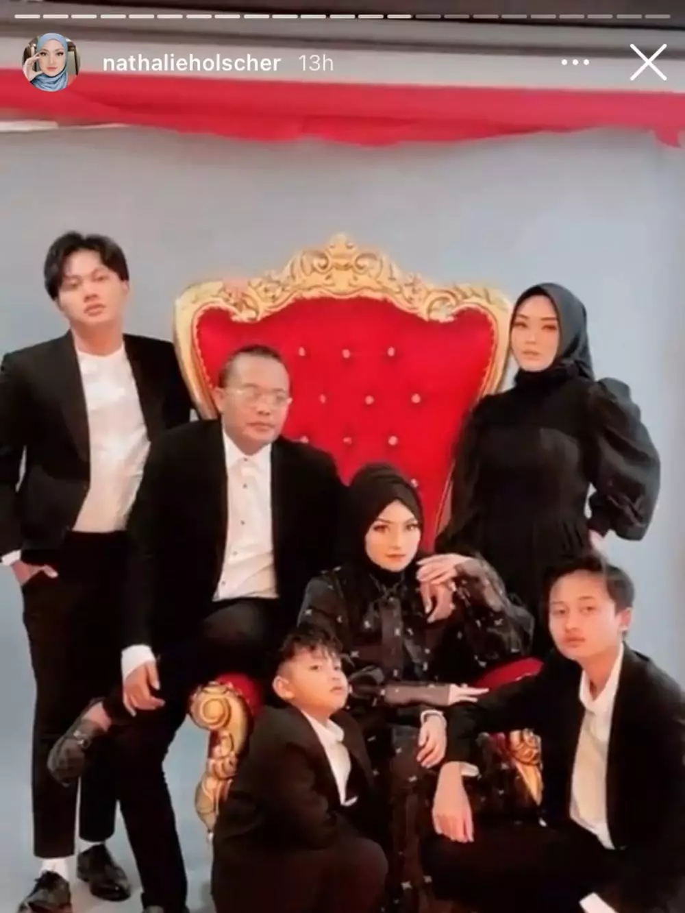 Momen pemotretan keluarga Sule © 2021 brilio.net Momen pemotretan keluarga Sule © 2021 brilio.net