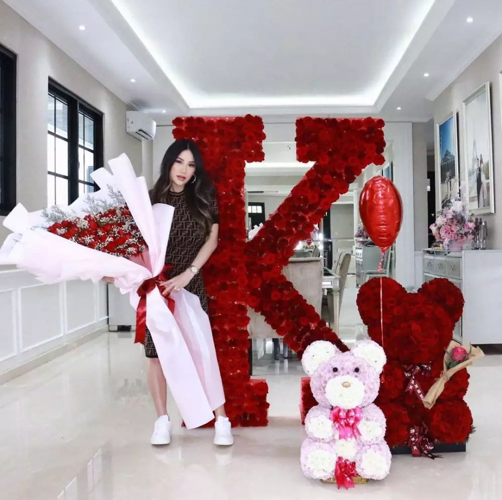 Kezia Toemion ultah 31 © Instagram Kezia Toemion ultah 31 © Instagram