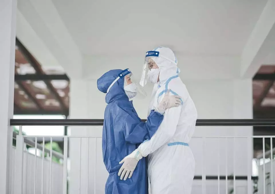 prewedding pakai APD © Facebook prewedding pakai APD © Facebook