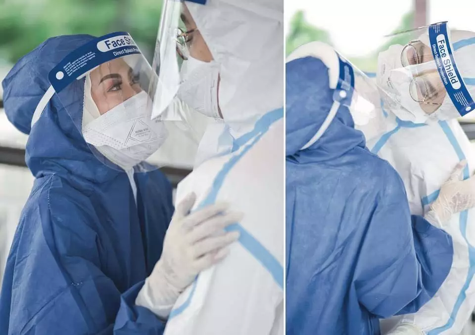 prewedding pakai APD © Facebook prewedding pakai APD © Facebook