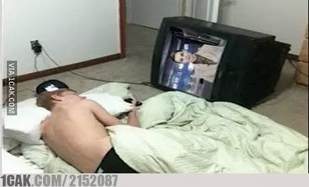 pose bapak nonton tv © Berbagai Sumber pose bapak nonton tv © Berbagai Sumber