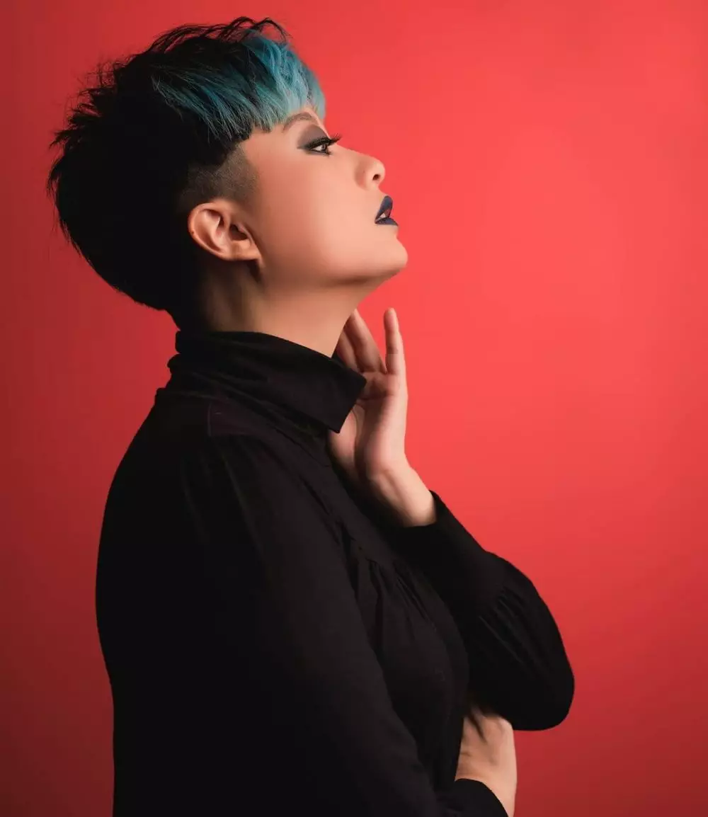 Potret penampilan terbaru Leony Instagram © 2021 brilio.net Potret penampilan terbaru Leony Instagram © 2021 brilio.net