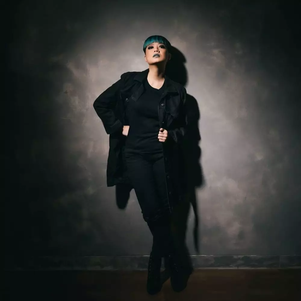 Potret penampilan terbaru Leony Instagram © 2021 brilio.net Potret penampilan terbaru Leony Instagram © 2021 brilio.net