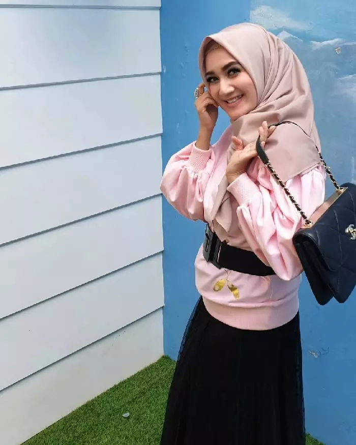 Potret terbaru nini carlina © 2021 brilio.net