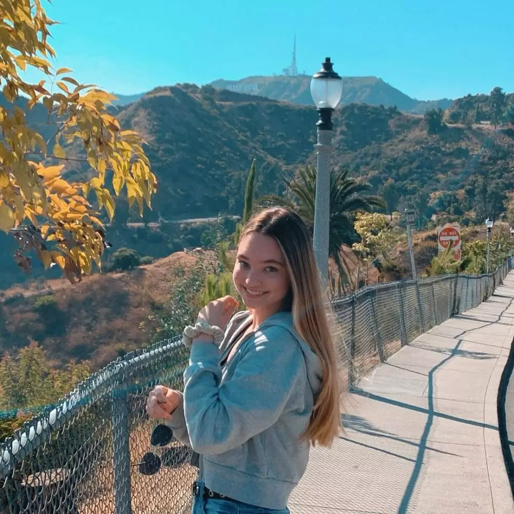 Potret cantik Tina Bleszynski © 2021 brilio.net