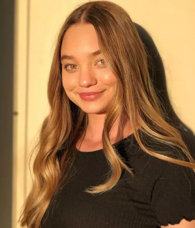 Potret cantik Tina Bleszynski © 2021 brilio.net