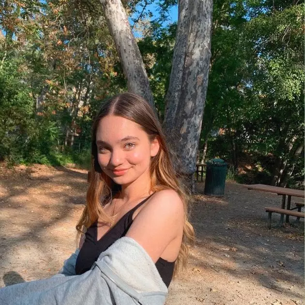 Potret cantik Tina Bleszynski © 2021 brilio.net