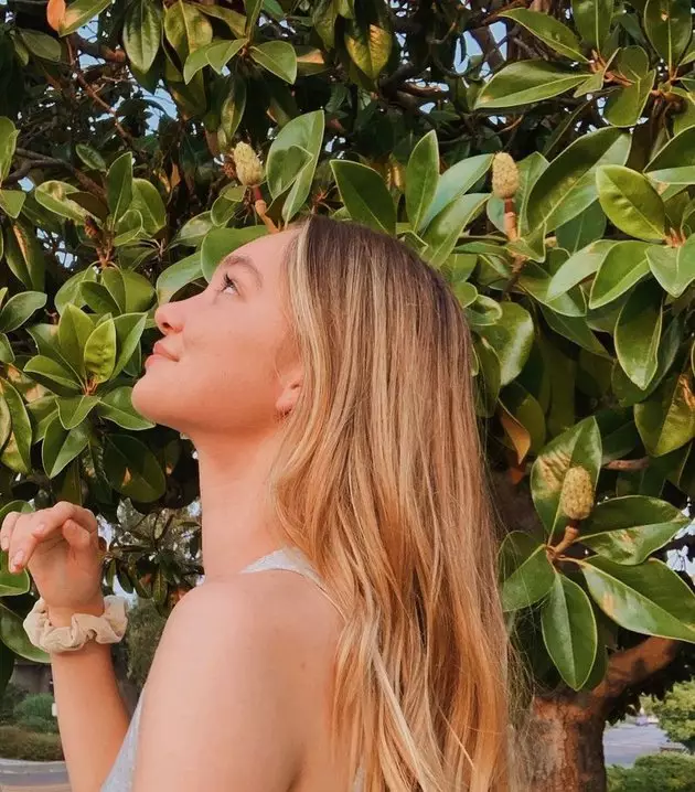 Potret cantik Tina Bleszynski © 2021 brilio.net