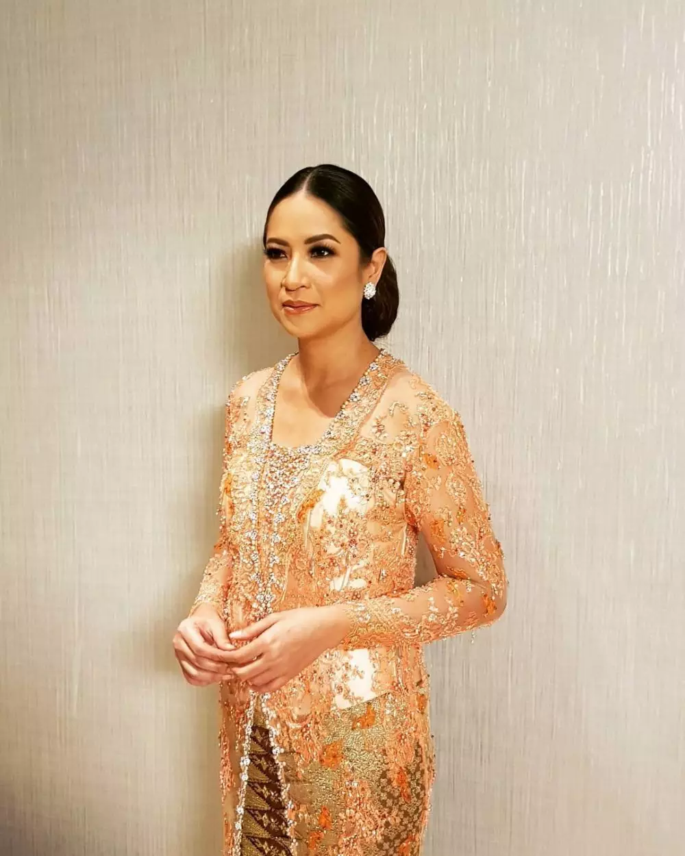 Aktris Ikatan Cinta pakai kebaya © 2021 brilio.net