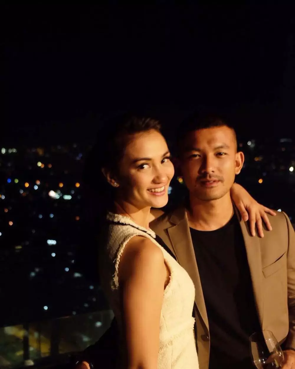 Seleb FTV berjodoh hingga pelaminan © 2021 brilio.net Seleb FTV berjodoh hingga pelaminan © 2021 brilio.net