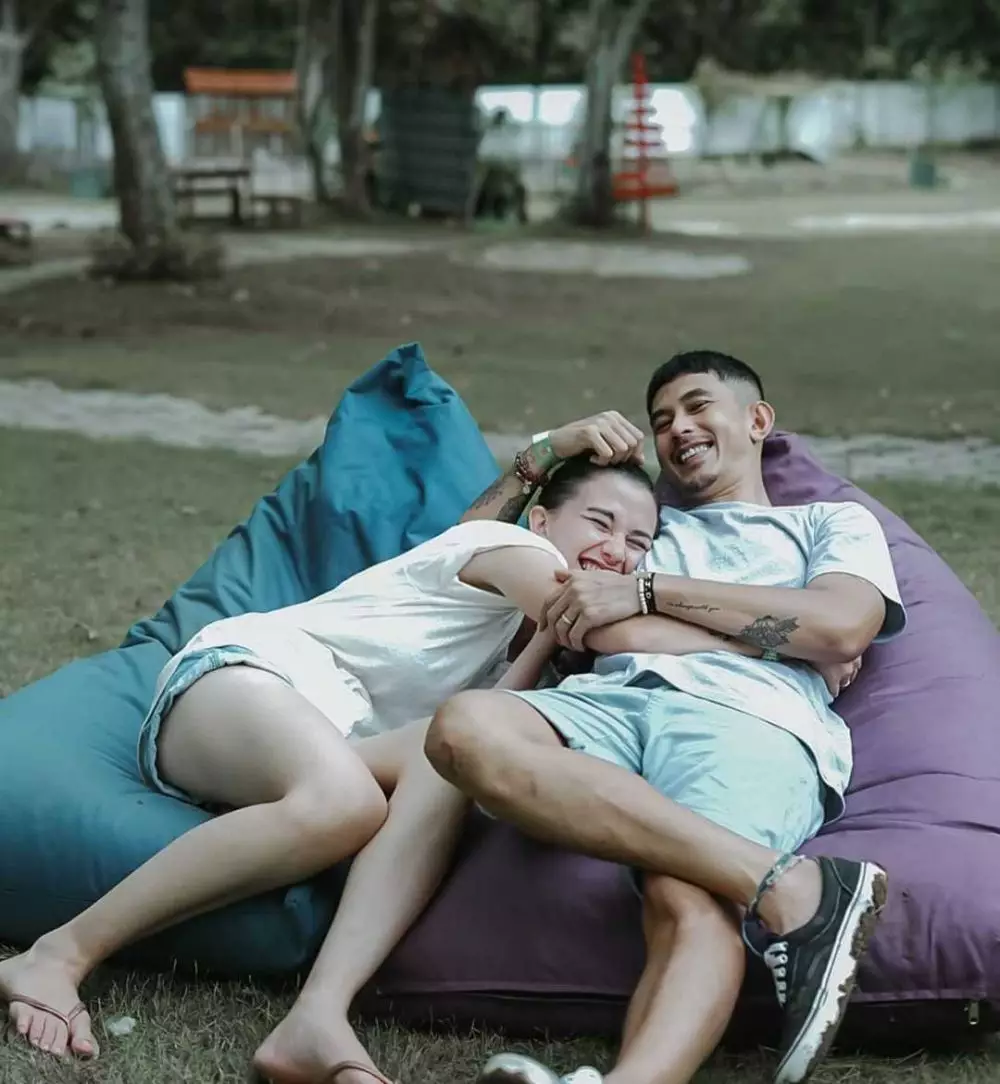 Seleb FTV berjodoh hingga pelaminan © 2021 brilio.net Seleb FTV berjodoh hingga pelaminan © 2021 brilio.net