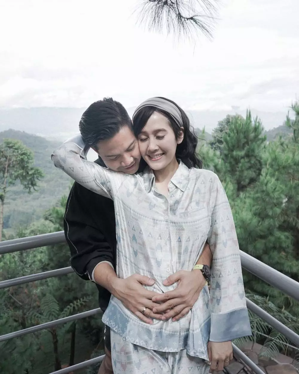 Seleb FTV berjodoh hingga pelaminan © 2021 brilio.net Seleb FTV berjodoh hingga pelaminan © 2021 brilio.net