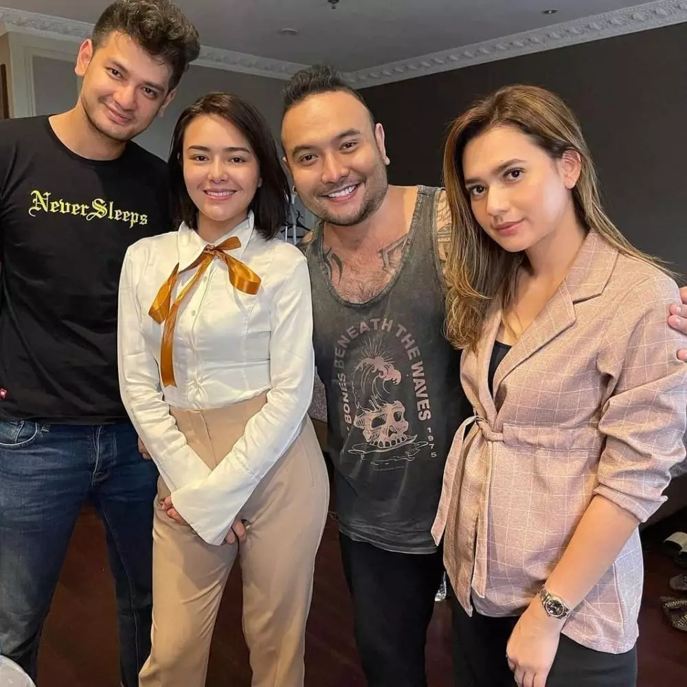 Kevin Hillers syuting Ikatan Cinta © 2021 brilio.net Instagram Kevin Hillers syuting Ikatan Cinta © 2021 brilio.net Instagram