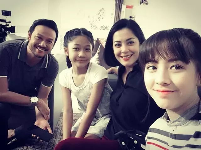 Potret Lulu Tobing dan anaknya di film © Instagram