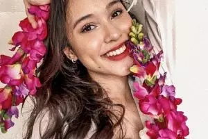 10 Gaya pemotretan Yasmin Napper dengan berbagai tema, memesona