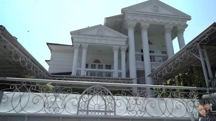 rumah lama Kartika Putri © YouTube