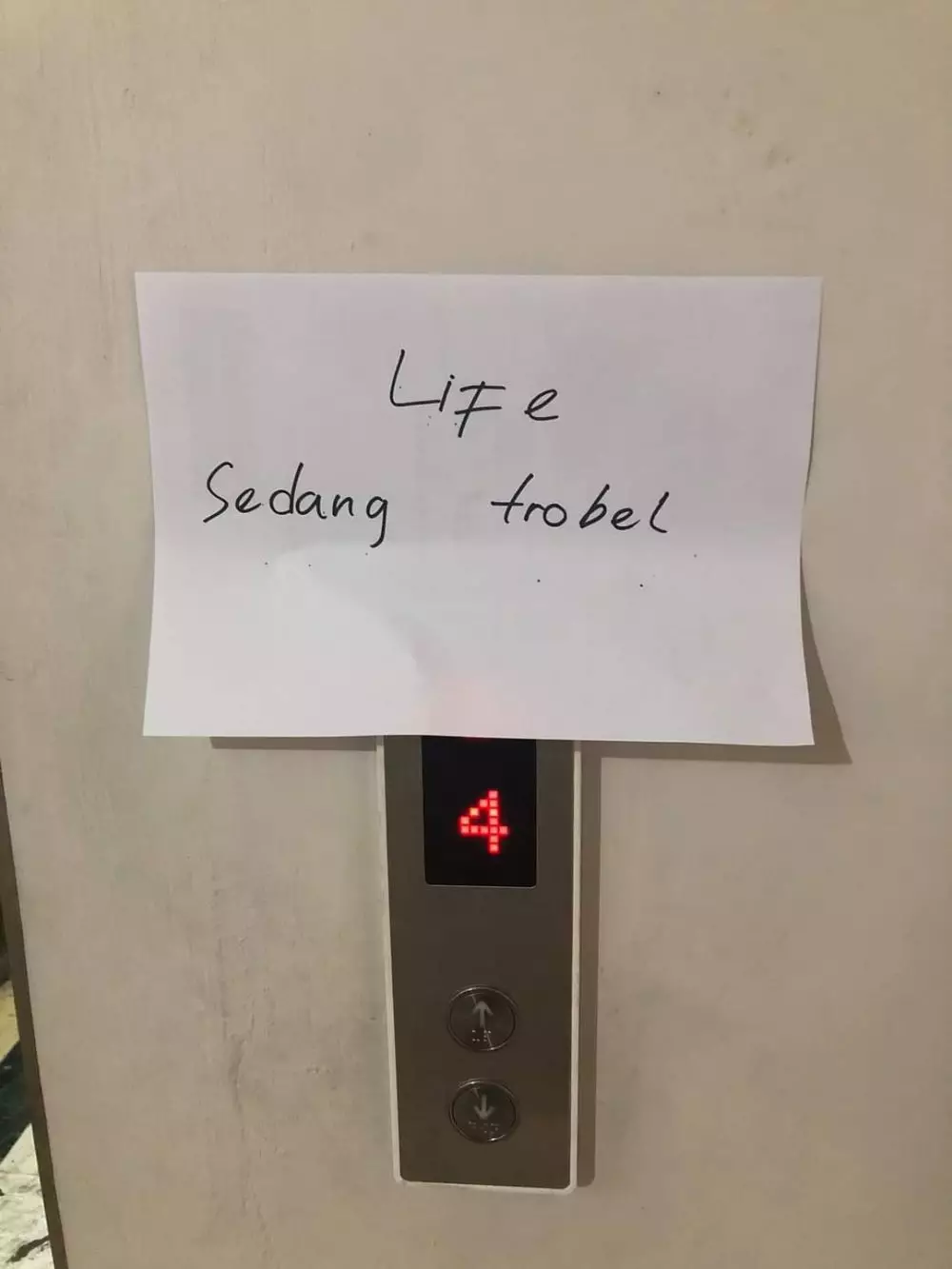 Pengumuman barang rusak © berbagai sumber Pengumuman barang rusak © berbagai sumber