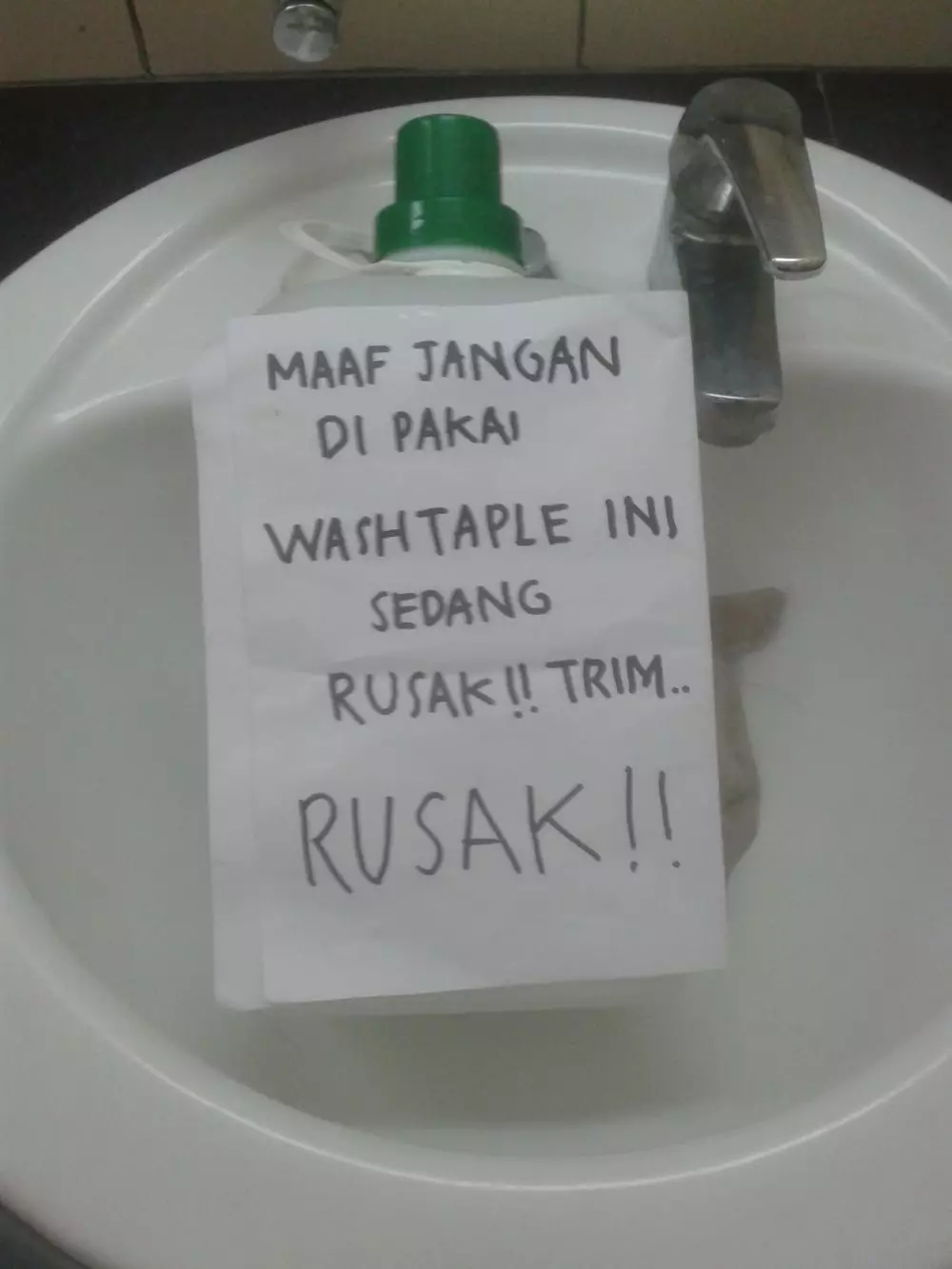 Pengumuman barang rusak © berbagai sumber Pengumuman barang rusak © berbagai sumber