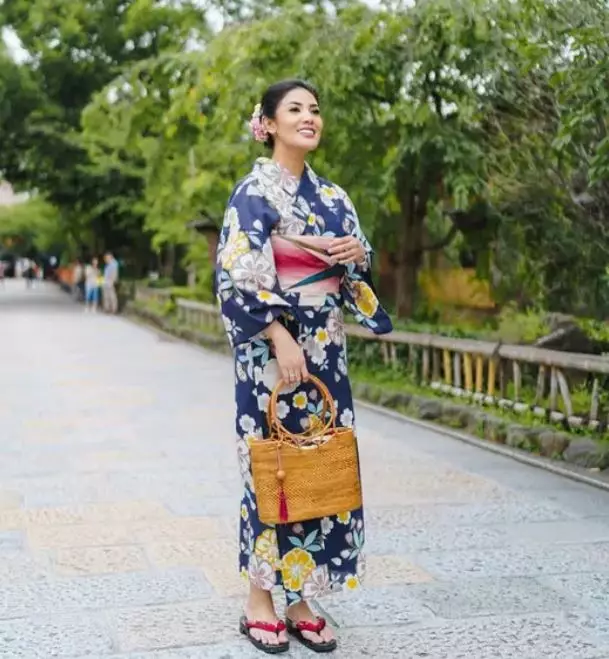 penyanyi cantik pakai kimono © Instagram penyanyi cantik pakai kimono © Instagram
