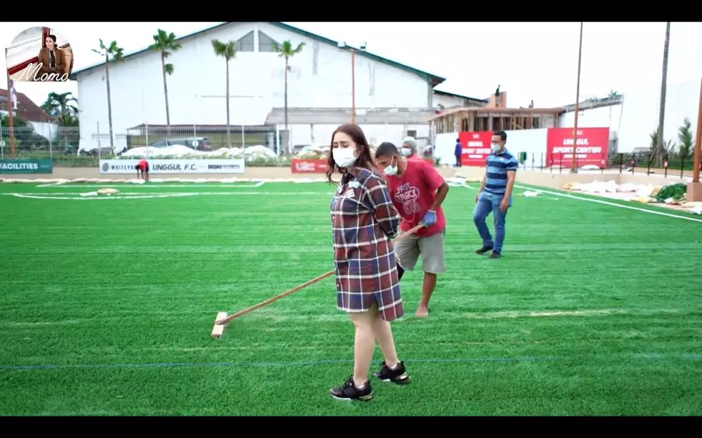 lapangan bola anak Momo Geisha YouTube lapangan bola anak Momo Geisha YouTube