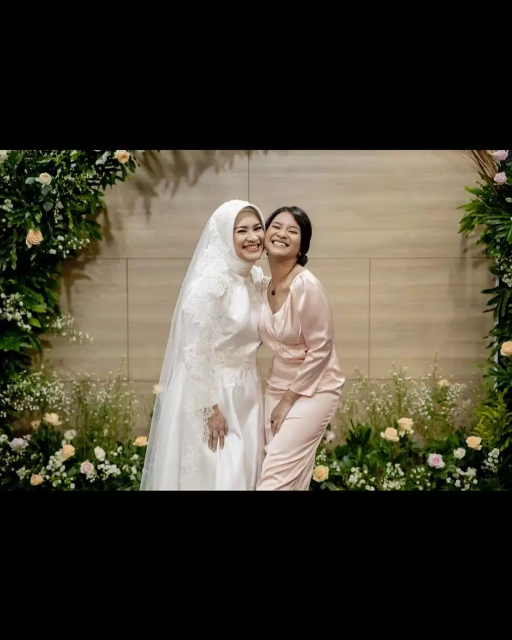 Momen pernikahan Ikke Nurjanah dan Karlie Fu Instagram© 2021 brilio.net