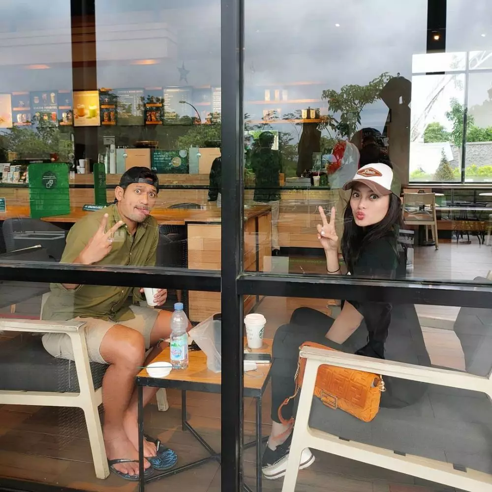 Potret honeymoon Ibnu Jamil dan Ririn Instagram© 2021 brilio.net