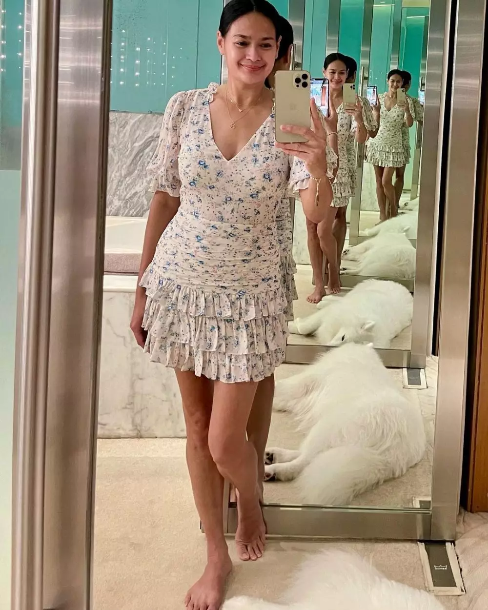 Donna Harun unggah potret kenakan dress mini Instagram