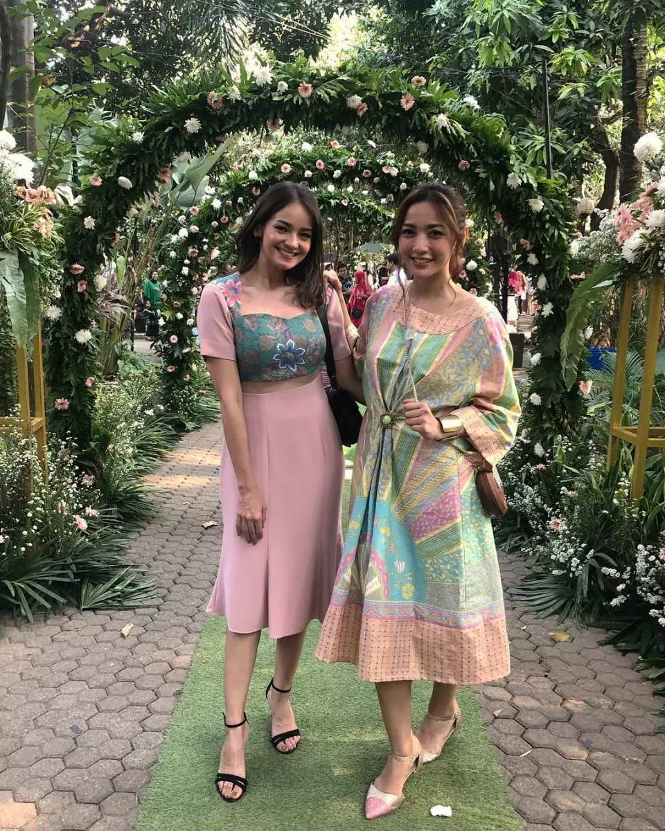 persahabatan enzy dan hesti © Instagram