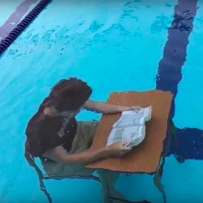 aksi absurd berendam © Instagram aksi absurd berendam © Instagram