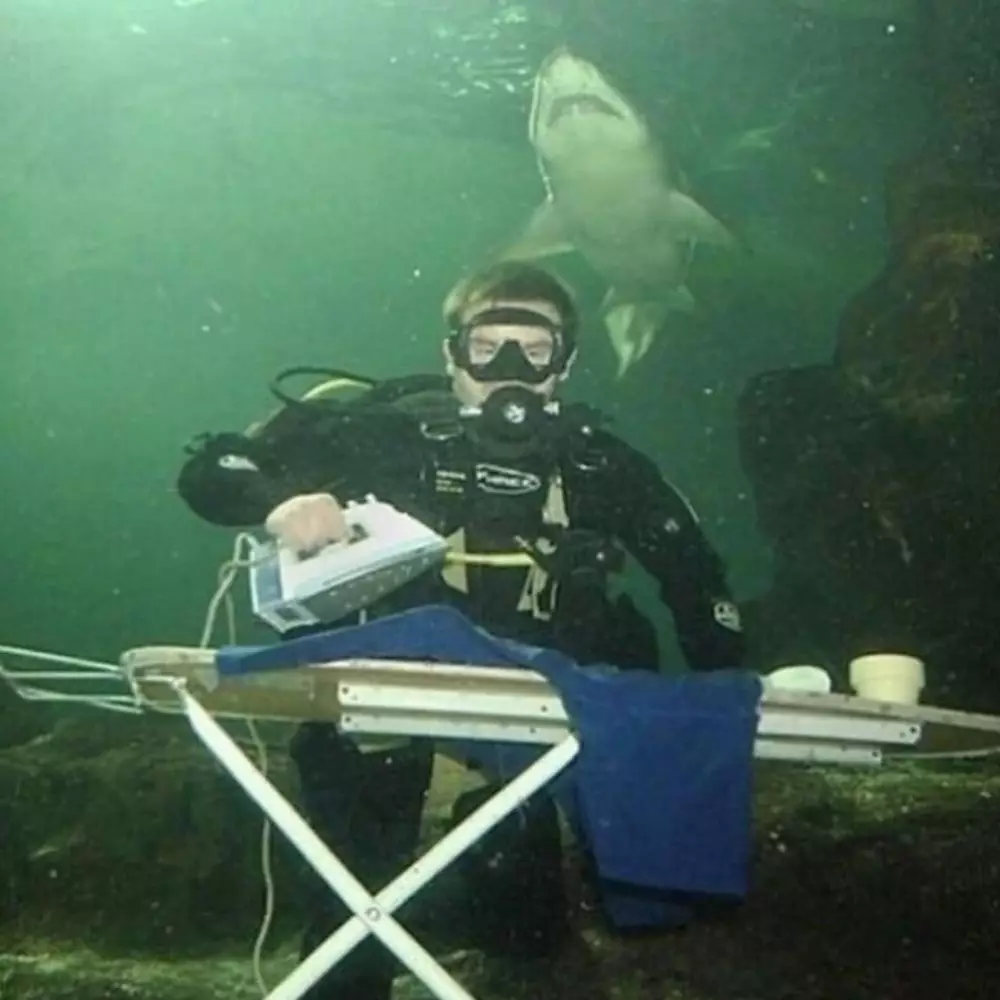 aksi absurd berendam © Instagram aksi absurd berendam © Instagram