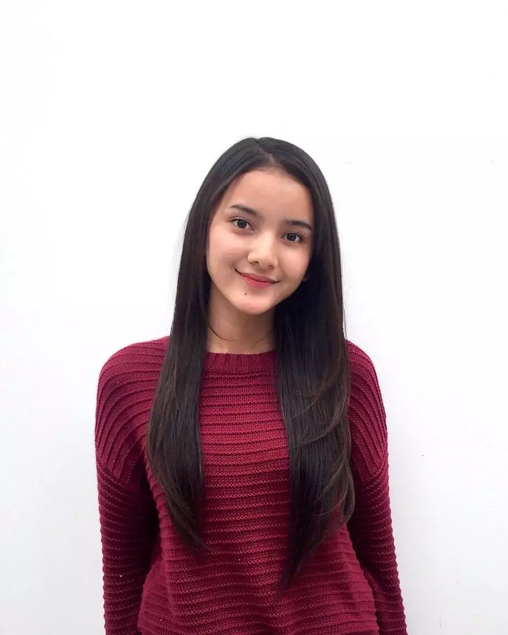 Seleb perankan istri di usia belasan © Instagram Seleb perankan istri di usia belasan © Instagram