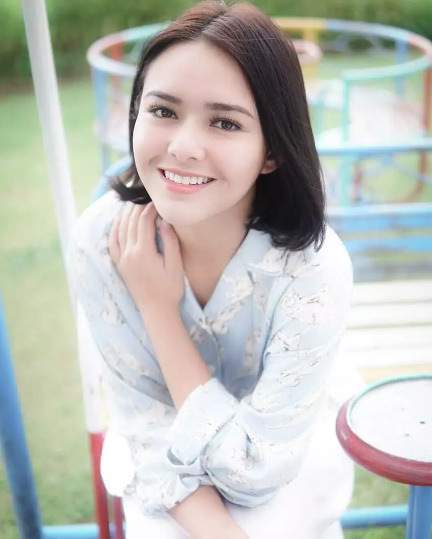 Seleb perankan istri di usia belasan © Instagram Seleb perankan istri di usia belasan © Instagram