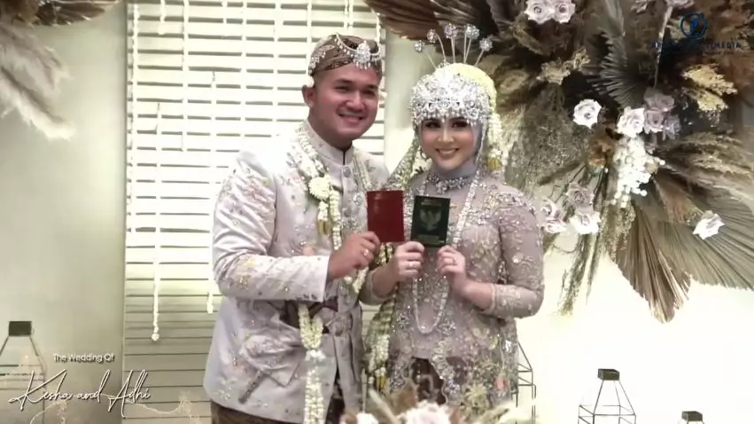 Momen akad nikah Kesha Ratuliu © Instagram & YouTube Momen akad nikah Kesha Ratuliu © Instagram & YouTube
