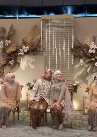 Momen akad nikah Kesha Ratuliu © Instagram & YouTube Momen akad nikah Kesha Ratuliu © Instagram & YouTube